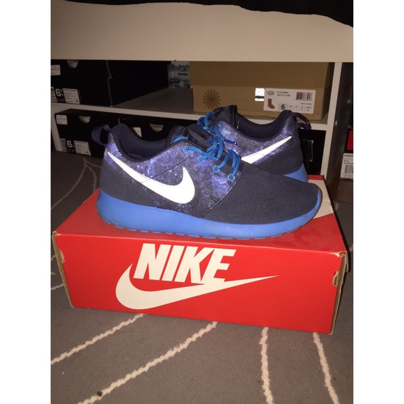 Nike Roshe Runs - Picture 2 of 3