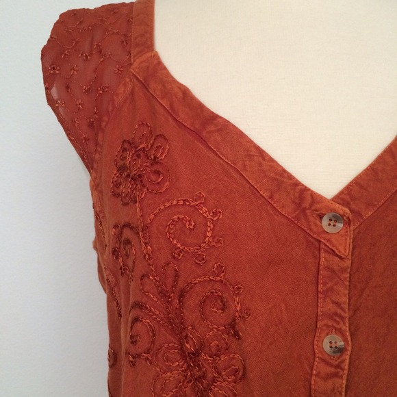 ❎SOLD❎Gorgeous rust top - Picture 2 of 4