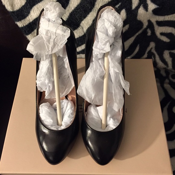 NEW! BCBGeneration Super PERFECT condition! - Picture 3 of 4