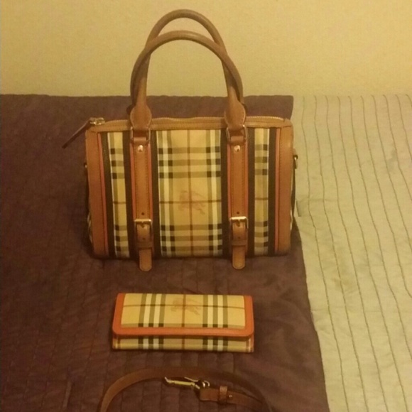 SOLD! BURBERRY BAG AND WALLET - Picture 1 of 4