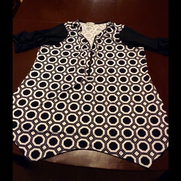 Black and white top 🎀