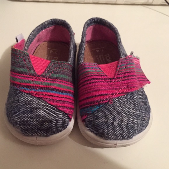 Toms Toddler Size 4.