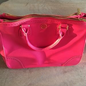 Gorgeous pink fashion bag, comes with a dust bag