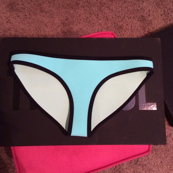 Triangl XS bottom