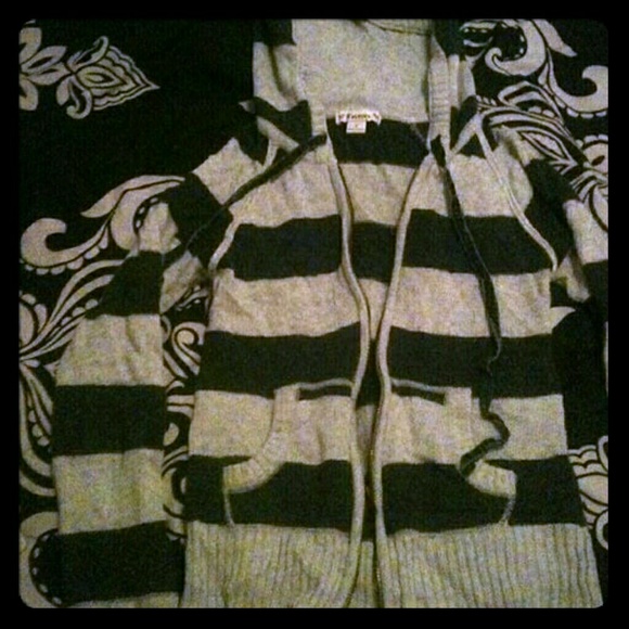 F21 cropped knit sweater - Picture 1 of 2
