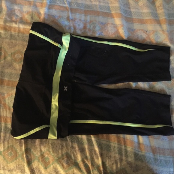 Dri fit capris - Picture 2 of 2