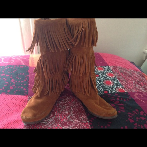 Minnetonka Fringe Boots, GREAT condition!