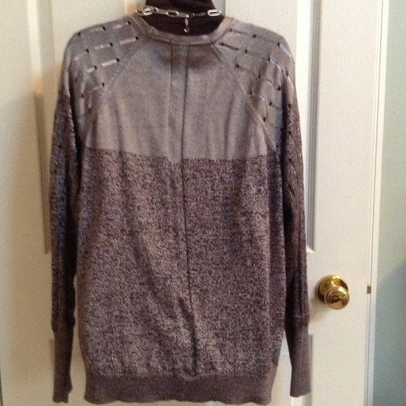 Sweater - Picture 4 of 4