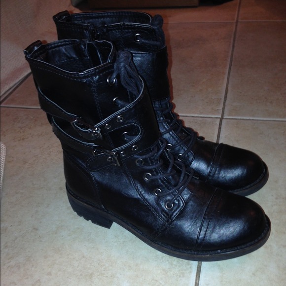 Boots - Black military style boots