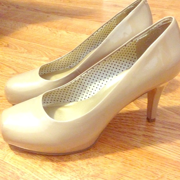 Madden girl nude pumps