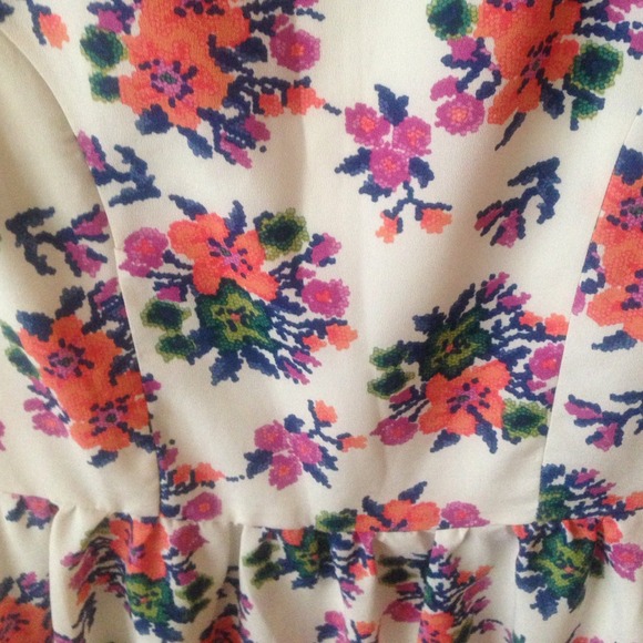 Floral dress - Picture 4 of 4