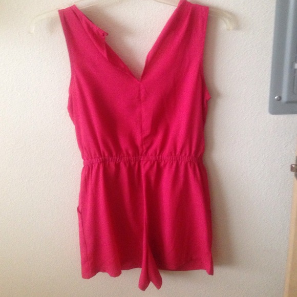 Hot pink romper - Picture 4 of 4