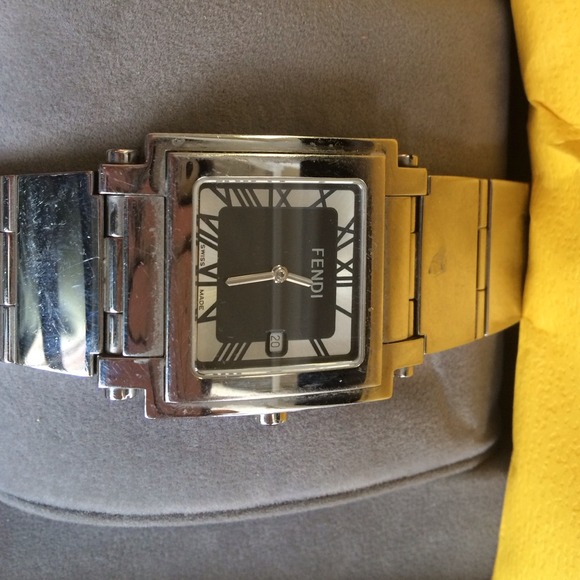 Fendi watch - Picture 2 of 3