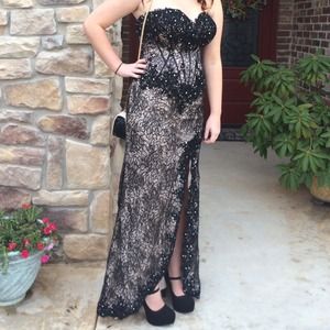 Lace strapless corset bodice w/ slit  black/nude