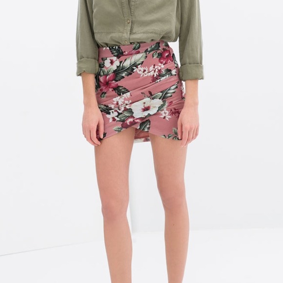 Zara Dresses & Skirts - Floral draped skirt