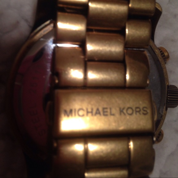 ⚠️Sold⚠️Michael Kors Runway Antique Gold Watch - Picture 3 of 4