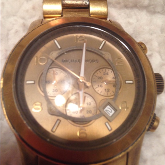 ⚠️Sold⚠️Michael Kors Runway Antique Gold Watch - Picture 4 of 4