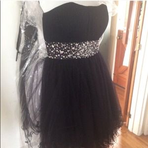Beautiful Black corset back formal dress in Large.