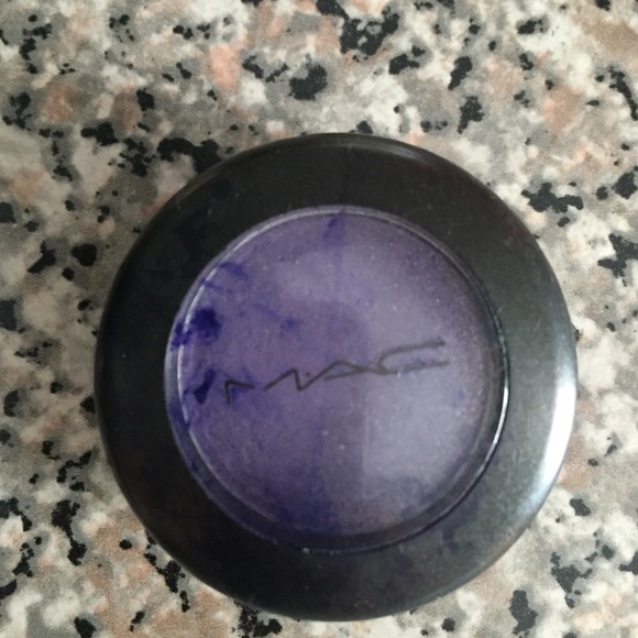 Mac purple eye shadow