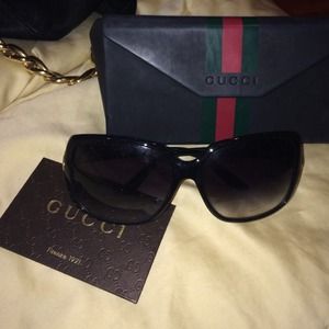 authentic Gucci Sunglasses new with Case