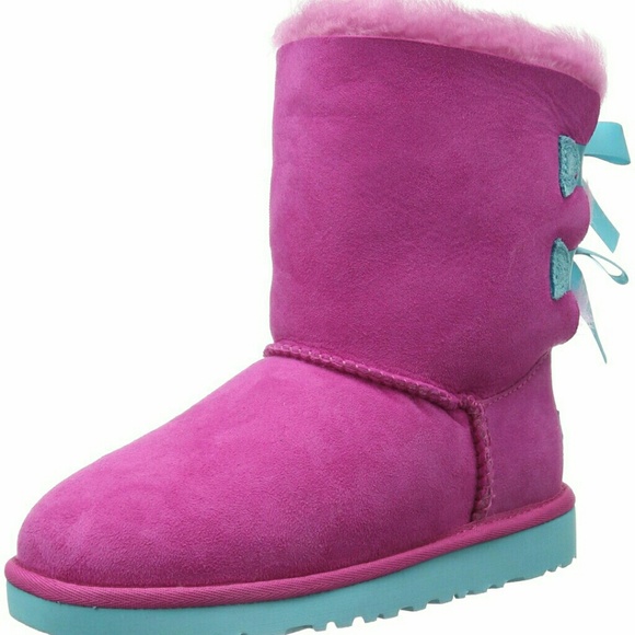 IN SEARCH OF THESE UGGS!!!  SIZE 7 OR 7.5 - Picture 1 of 1