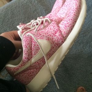 Nike Pink Roshe Run