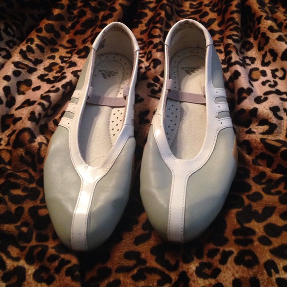 Rare Adidas yoga shoe size 7 Jisho