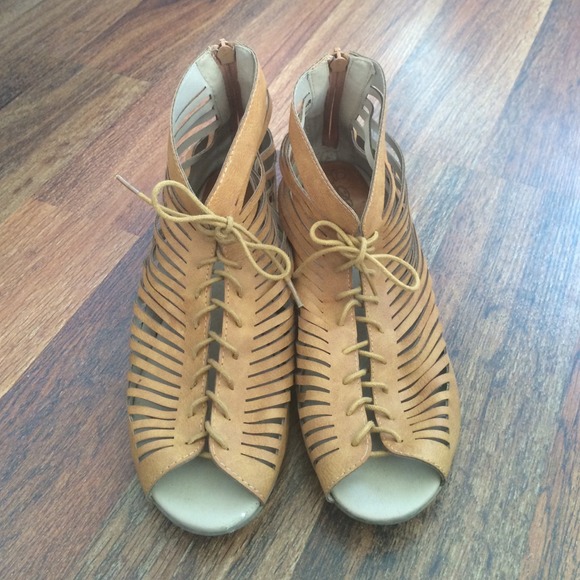 Leather material tan wedge sandles