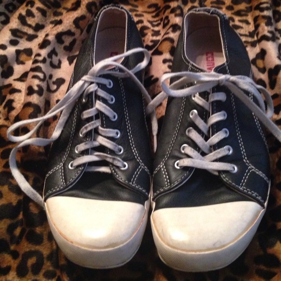 Vintage all leather black Converse All Star 7.5