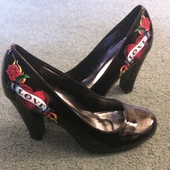 🚫bundled🚫Heart tattoo patent pumps❤️ - Picture 2 of 4