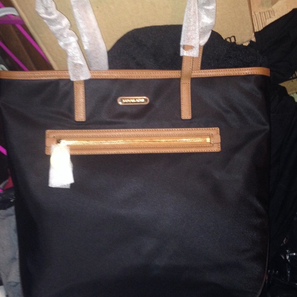 FLASH SALE Michael Kors New W/tags Large tote!