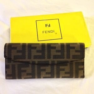 FENDI vintage snap wallet!
