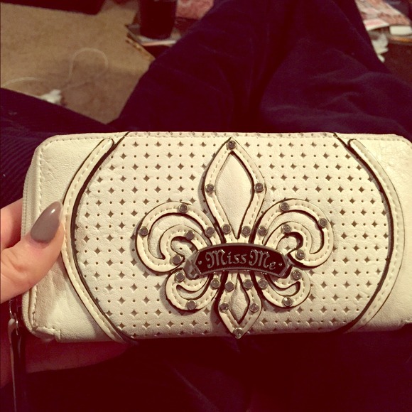 Miss me white wallet.