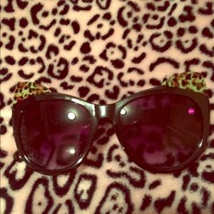 Katy perry cheetah sun glasses.