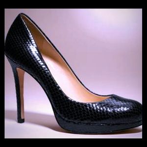 Gorgeous Ann Taylor Faux Croc Black Pumps - Size 9