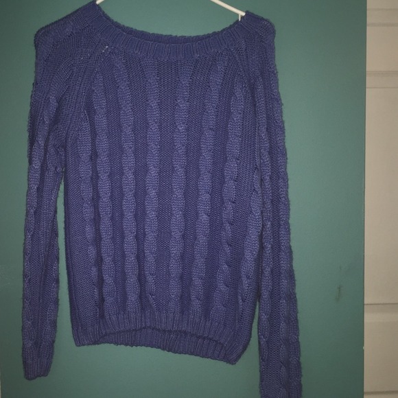 Forever 21, Baby blue sweater