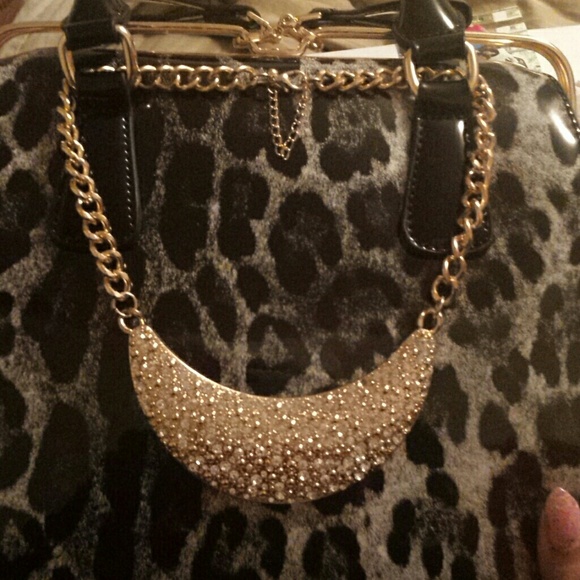 Sparkling necklace