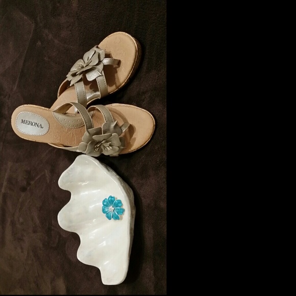 Adorable open toe wedges