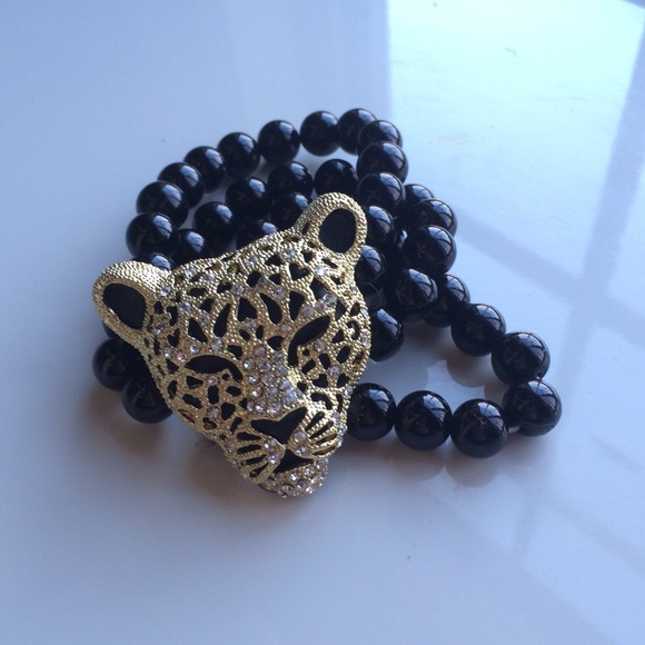 STATEMENT BRACELET!