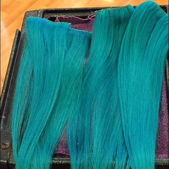 20" Human Hair Clip in Extensions 3.4oz