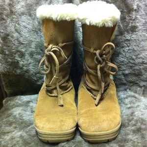 Fur lined suede boots