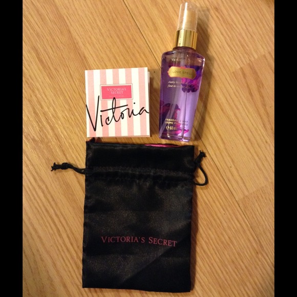 NWT VS Perfume, Body Spray & Pouch Set