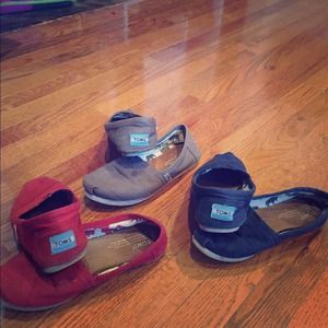 BUNDLE! 3 PAIRS OF TOMS FOR CHEAP! 9/10 condition