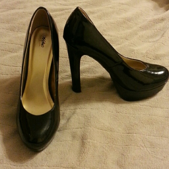 PRICE REDUCTION!!! Black high heels size 9 - Picture 1 of 2