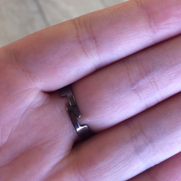 Ring - Picture 3 of 3