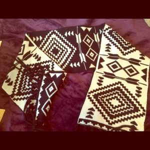 CHUNKY Reversible Black and White Aztec Scarf
