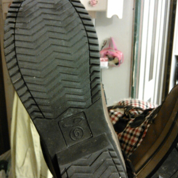 Boots - Picture 3 of 4