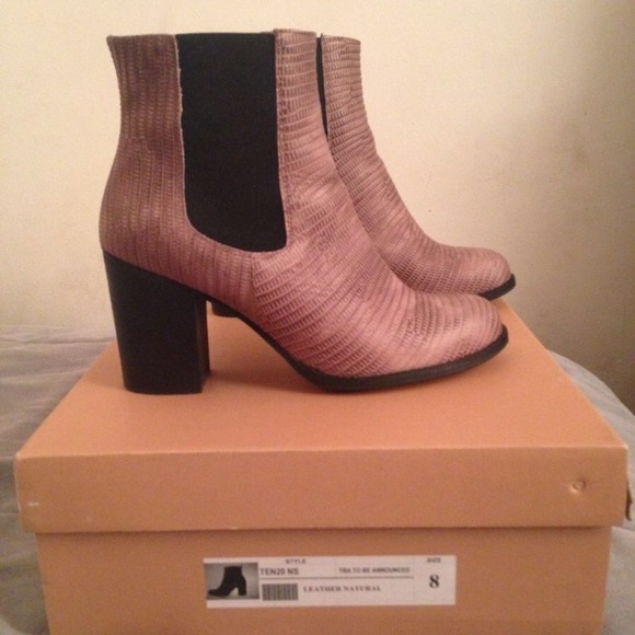 To be Announced x Urban outfitters heel ankle boot - Picture 2 of 4