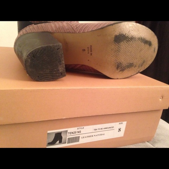 To be Announced x Urban outfitters heel ankle boot - Picture 3 of 4
