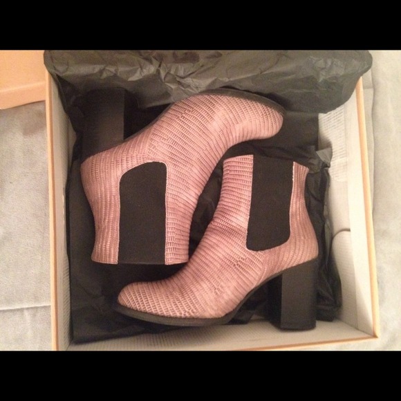 To be Announced x Urban outfitters heel ankle boot - Picture 4 of 4
